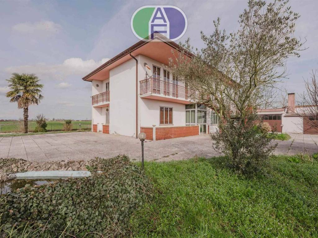 Villa a Fiesso d'artico in Via Pioghella, 130 - Foto 2