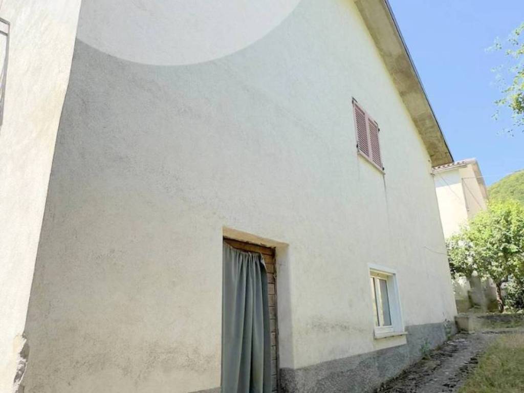 Casa indipendente a Scoppito in Piazza Vittorio Emanuele - Foto 2