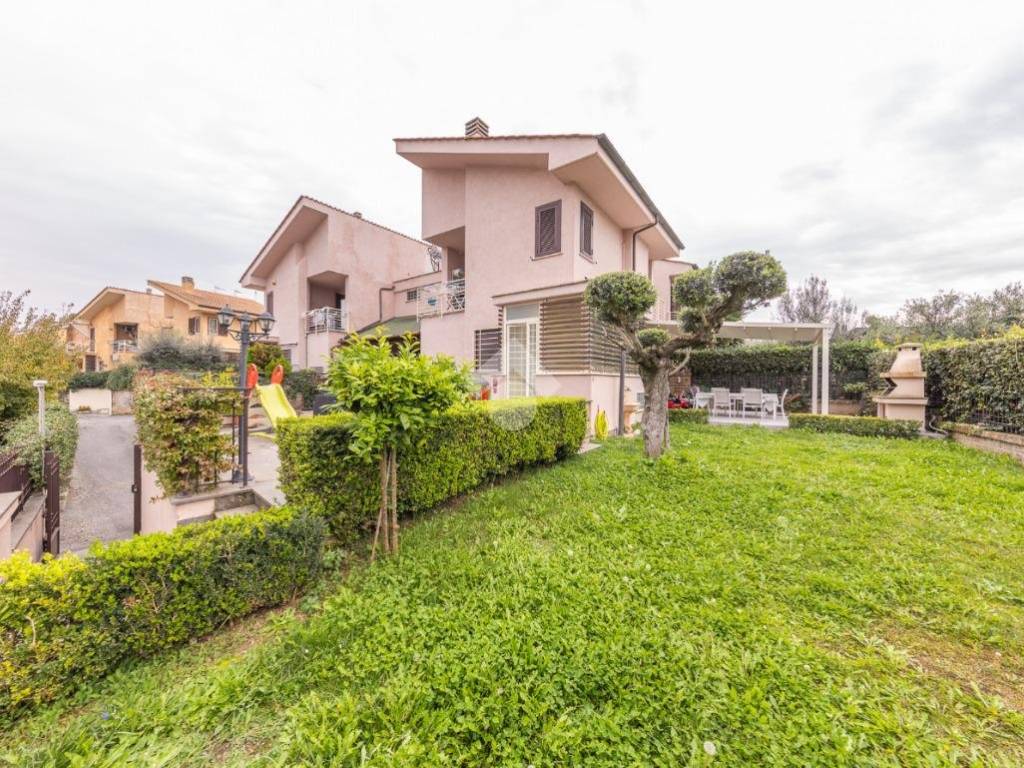 Villa a Frascati in Via del Frantoio Romano, 116 - Foto 2