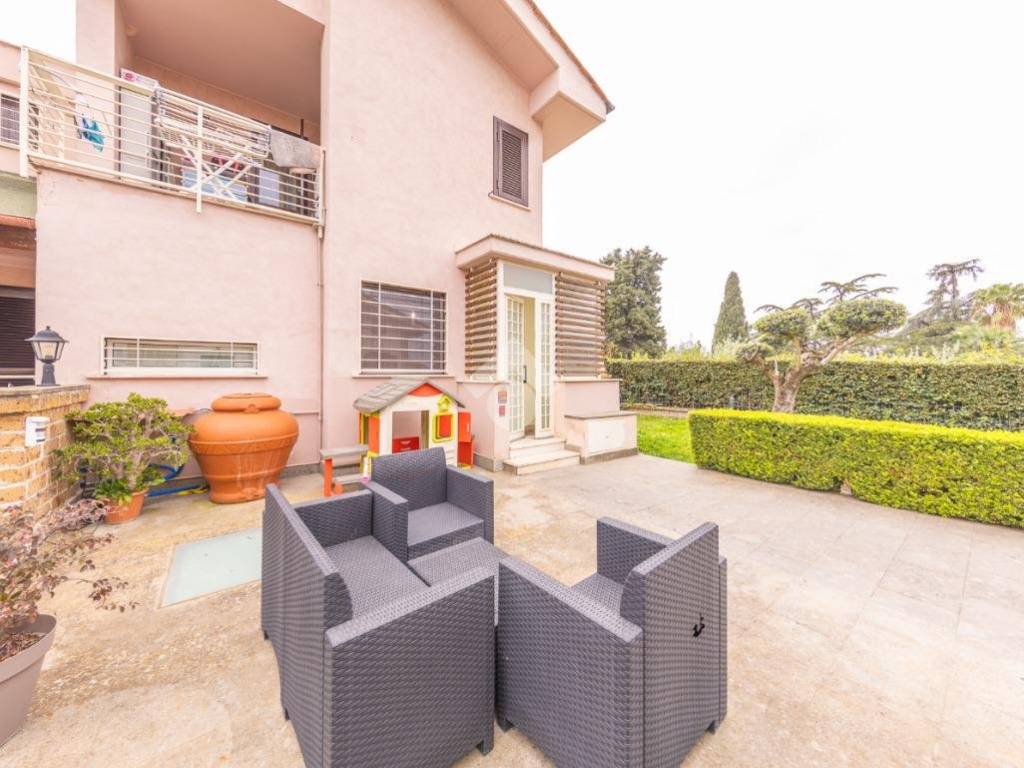 Villa a Frascati in Via del Frantoio Romano, 116 - Foto 3