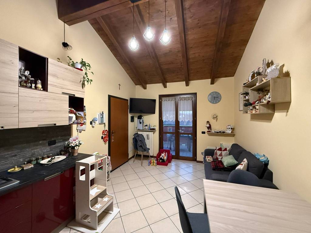 Appartamento a Borgomanero in Via Carlo Bescapè, 44 - Foto 3