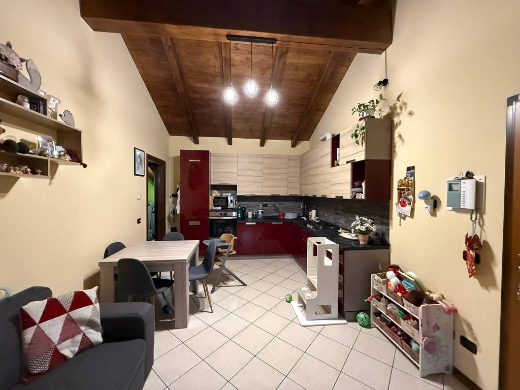 Appartamento a Borgomanero in Via Carlo Bescapè, 44 - Foto 4