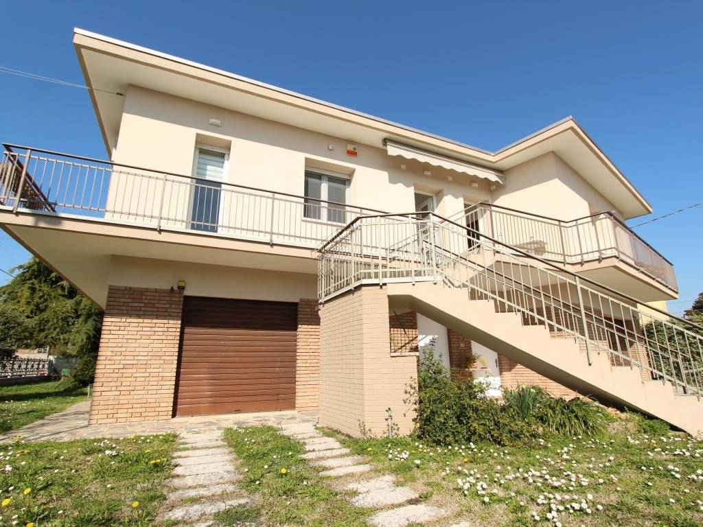 Villa a Zevio in Via della Pace, 36 - Foto 1