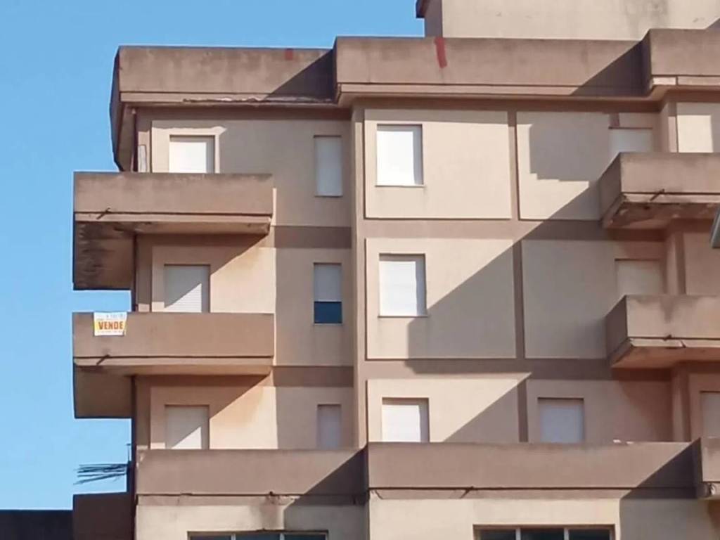 Palazzo / stabile a Carbonia in Viale Gramsci S.N.C. - Foto 2