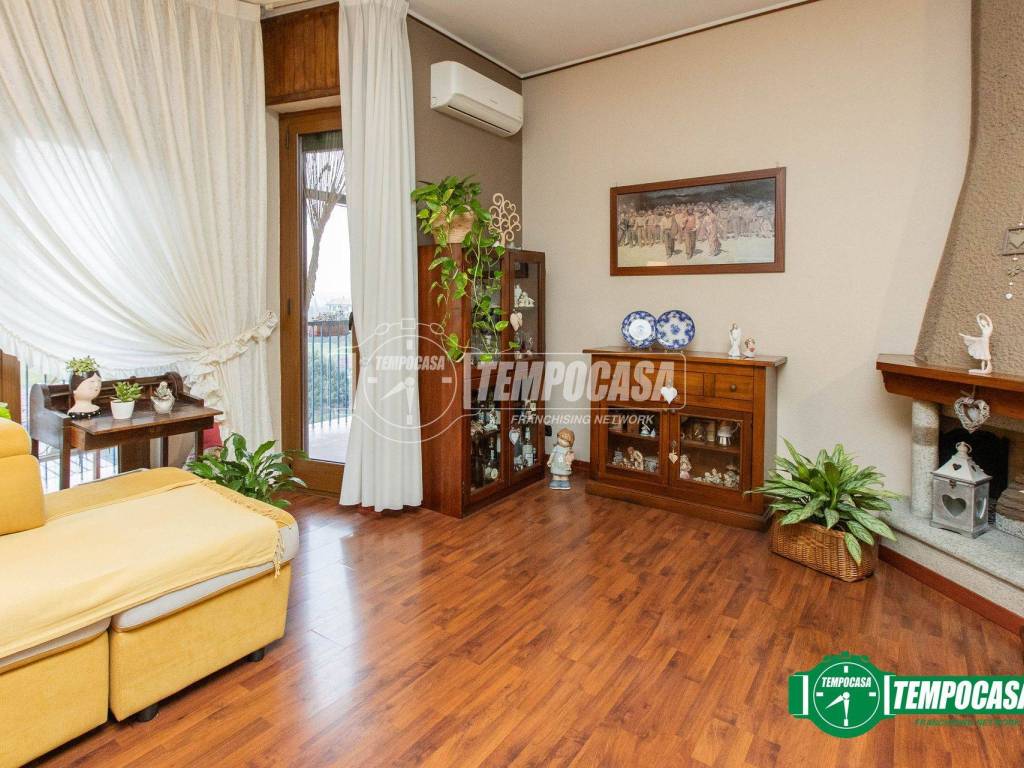 Appartamento a Oleggio in Via Sant'Antonio 82 - Foto 3