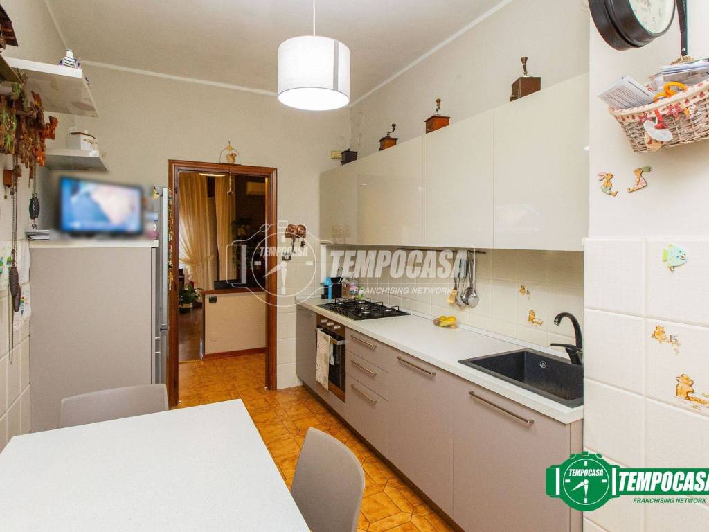 Appartamento a Oleggio in Via Sant'Antonio 82 - Foto 4