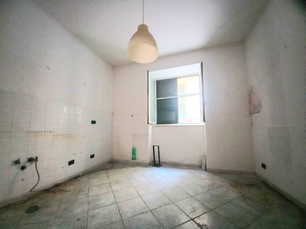 Appartamento a Pozzuoli in Via Vincenzo Barletta Traversa 4 - Foto 5