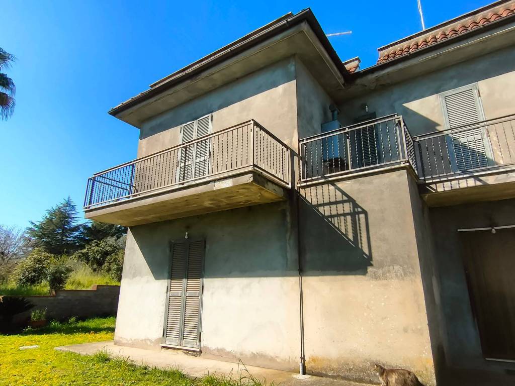 Villa a Aprilia in Via Pollino, 29 - Foto 3