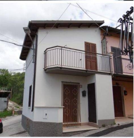 Casa indipendente a Pizzoli in Via Vallicella - Foto 1