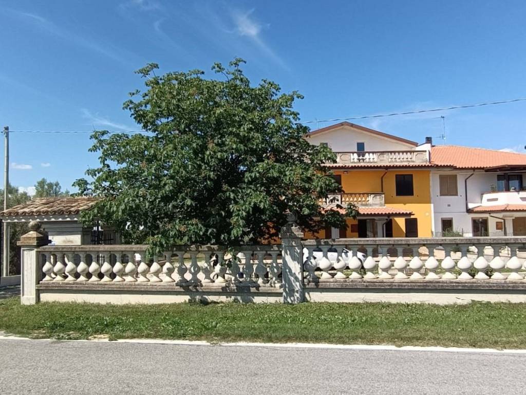 Casa indipendente a Bellante in Via Collemoro, 4 - Foto 2