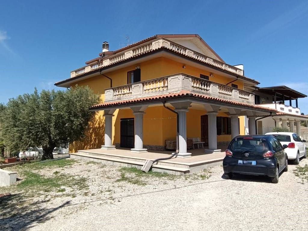 Casa indipendente a Bellante in Via Collemoro, 4 - Foto 3