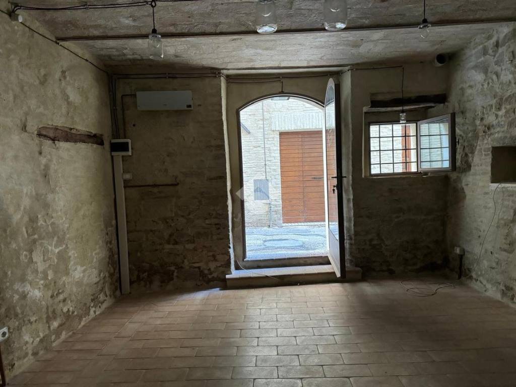 Immobile a Bevagna in Locale commerciale Via S. Nicolò - Foto 5