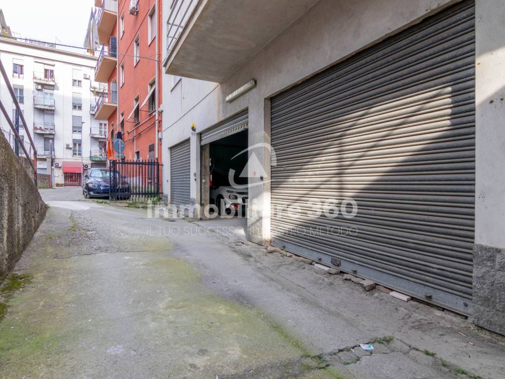 Box / garage a Cosenza in Via Pasquale Rossi, 19 - Foto 2