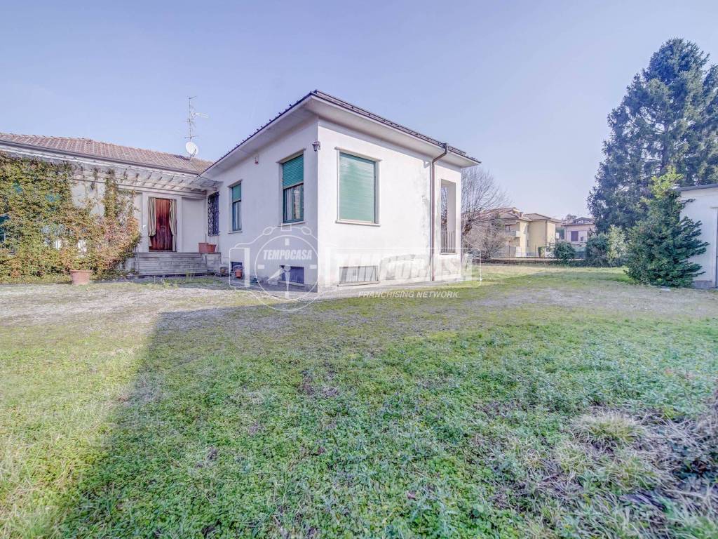 Villa a Albizzate in Via Giuseppe Garibaldi - Foto 2