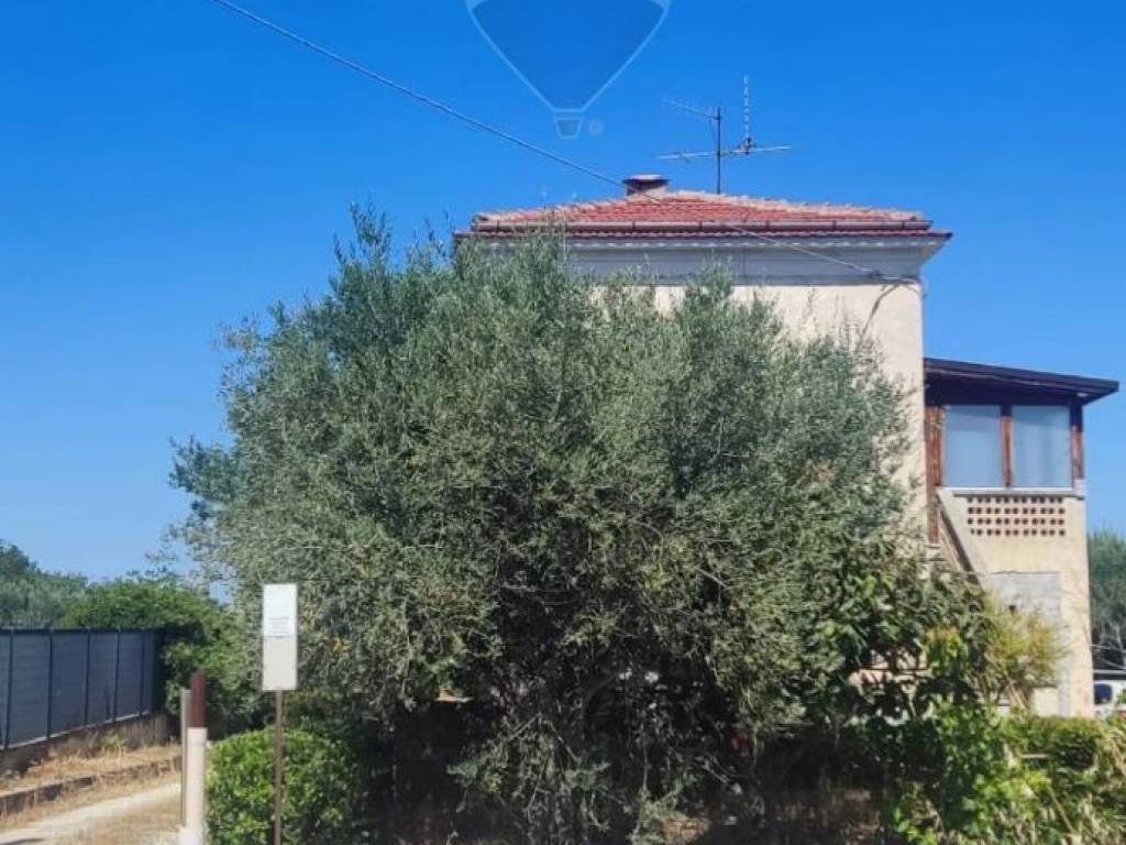 Casa indipendente a Cepagatti in VIA QUERCETO - Foto 2