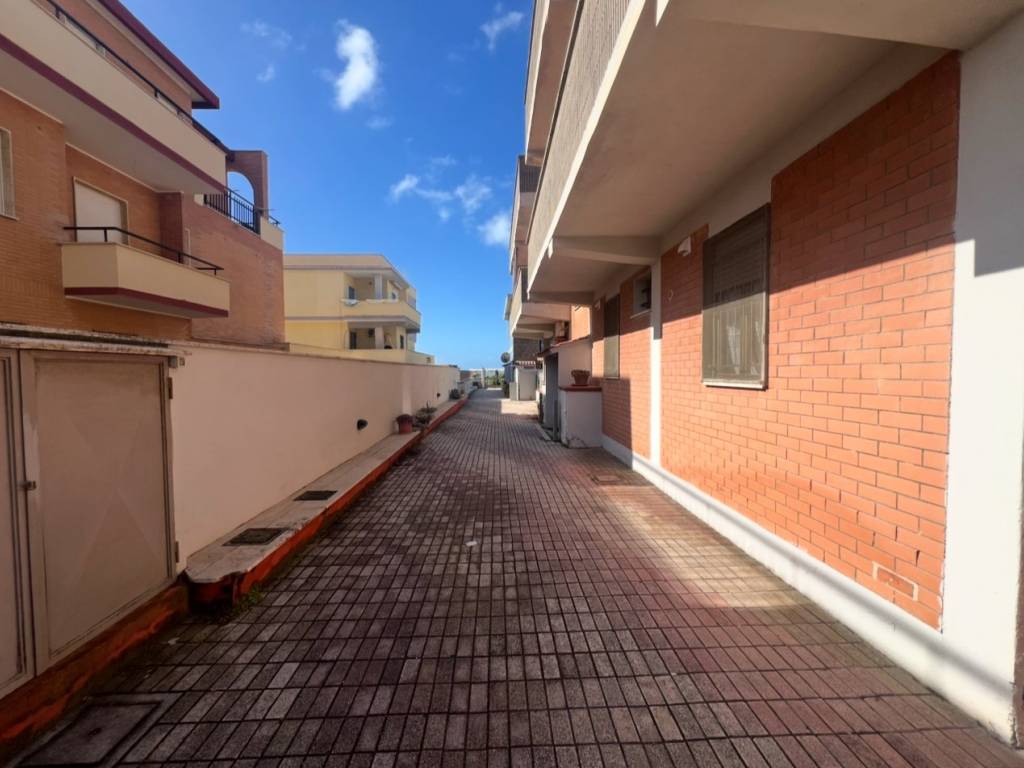 Appartamento a Ladispoli in Via Arenile di Torre Flavia, 1 - Foto 4