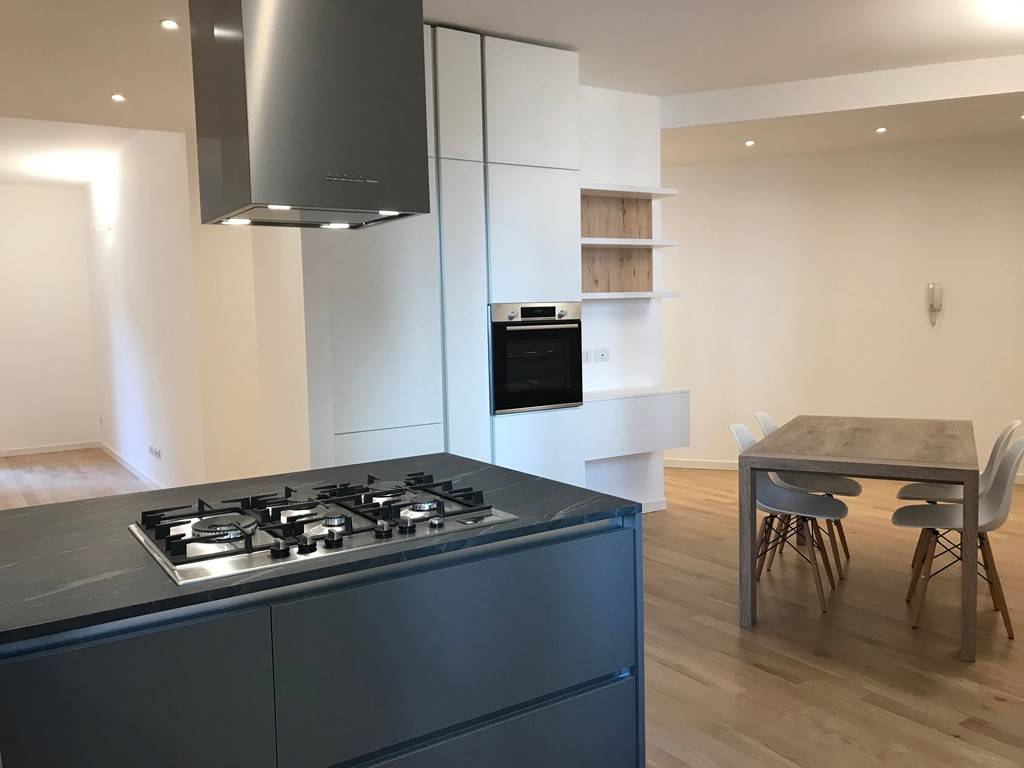 Appartamento a Milano in Via Piero della Francesca, 54 - Foto 1