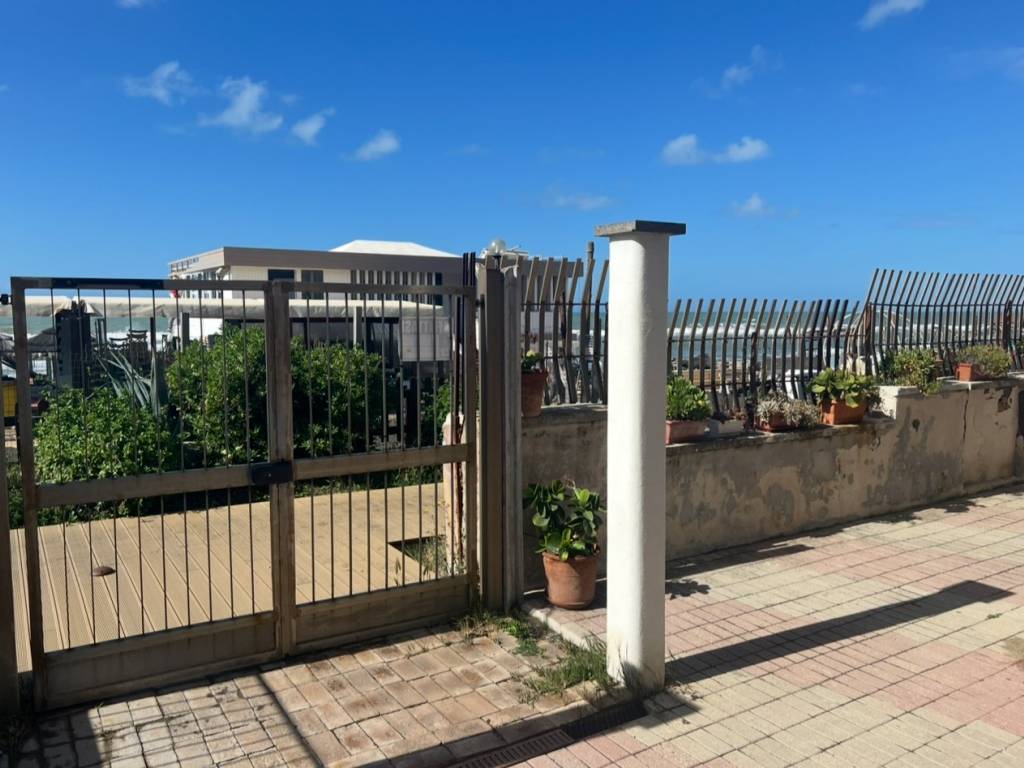Appartamento a Ladispoli in Via Arenile di Torre Flavia, 1 - Foto 5