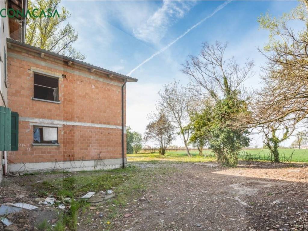 Rustico / casale a Reggio emilia in Via Enzo Bagnoli - Foto 4