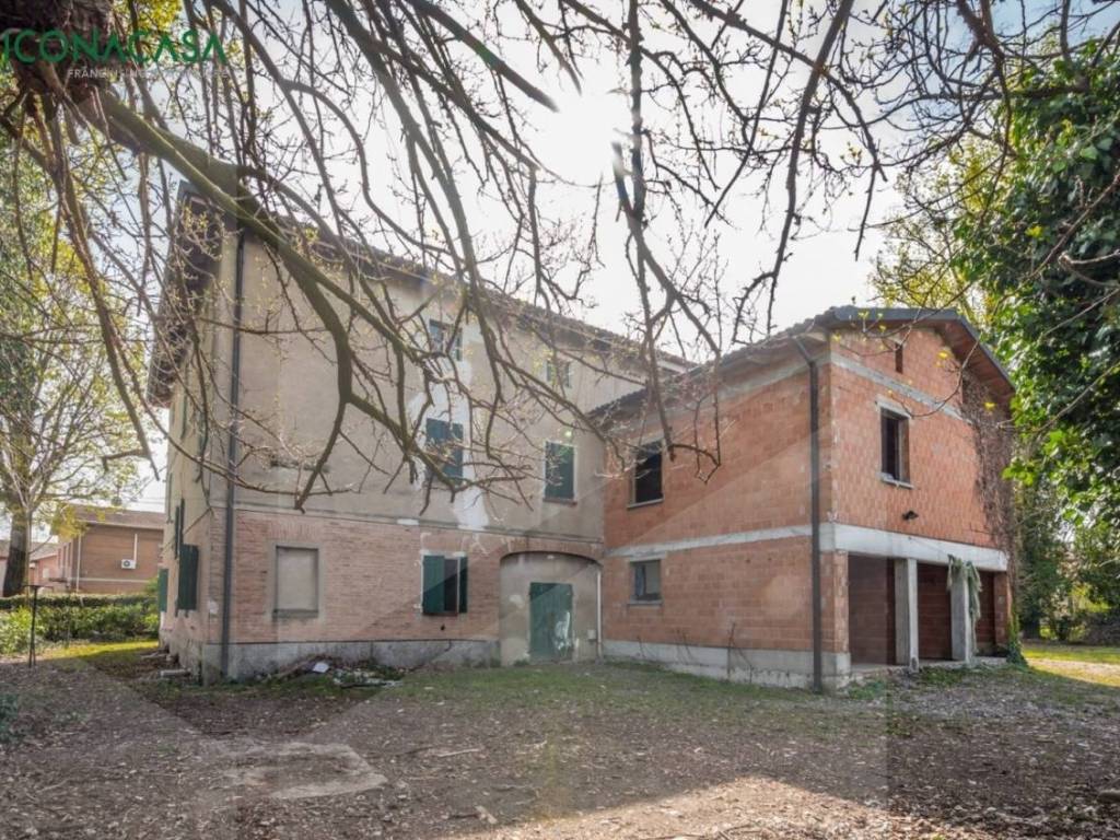 Rustico / casale a Reggio emilia in Via Enzo Bagnoli - Foto 5
