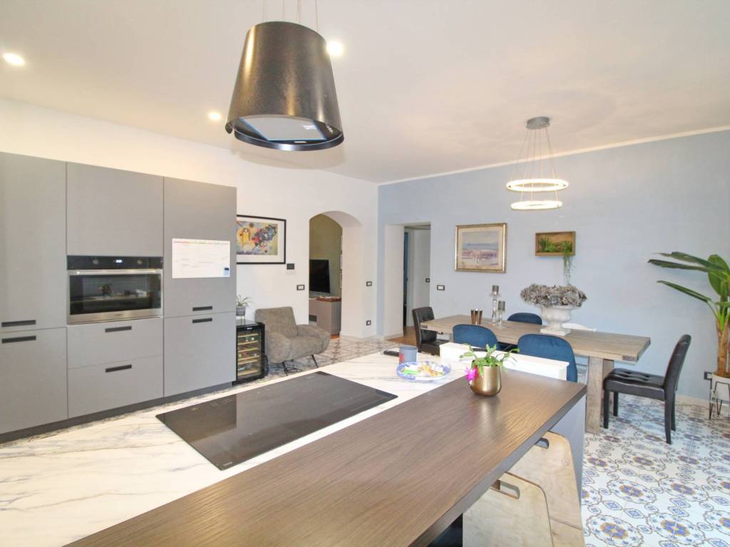 Appartamento a Arona in Via Martiri della Libertà - Foto 2