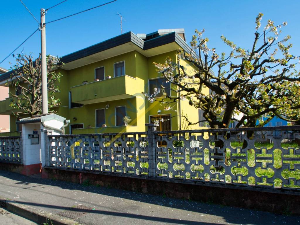 Appartamento a Bollate in Via Grazia Deledda, 23 - Foto 1