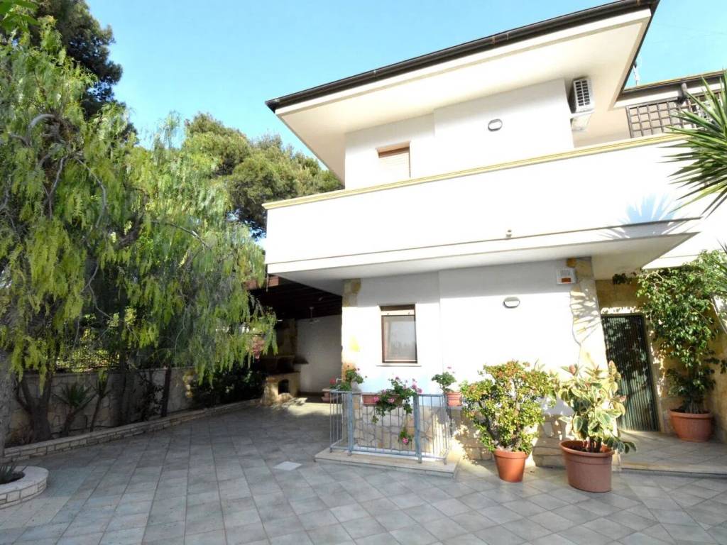 Villa a Carovigno in Via Fortore S.N.C. - Foto 2