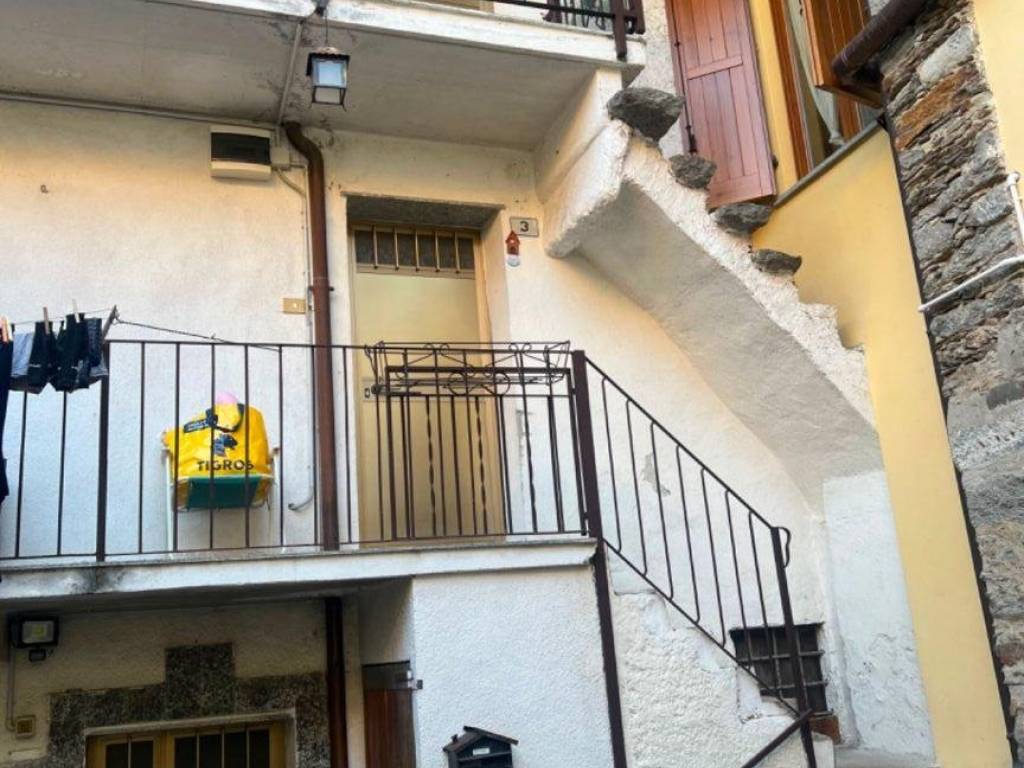 Casa indipendente a Cossogno in Via Montebello, 3 - Foto 2