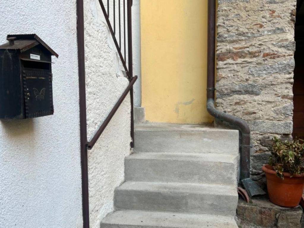 Casa indipendente a Cossogno in Via Montebello, 3 - Foto 3