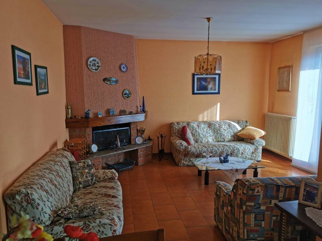 Appartamento a Porto ceresio in Via degli Alpini, 41 - Foto 3