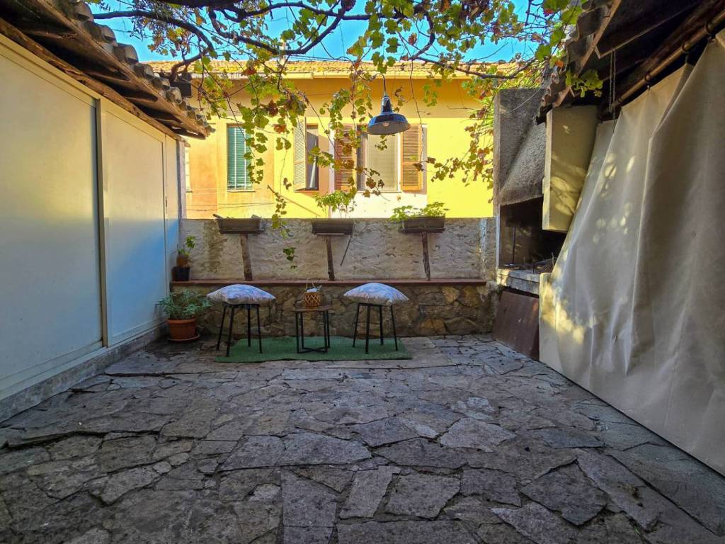 Casa indipendente a Cagliari in Via S. Dona', 9 - Foto 2