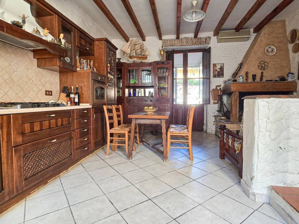 Casa indipendente a Cagliari in Via S. Dona', 9 - Foto 5