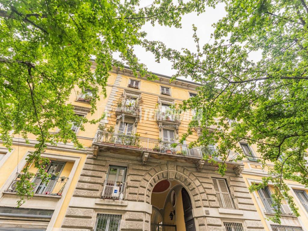 Appartamento a Milano in Via FEDERICO CONFALONIERI 11 - Foto 1