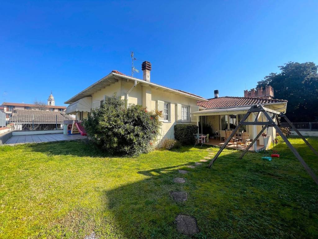 Villa a Cameri in Via Michelangelo Buonarroti - Foto 2