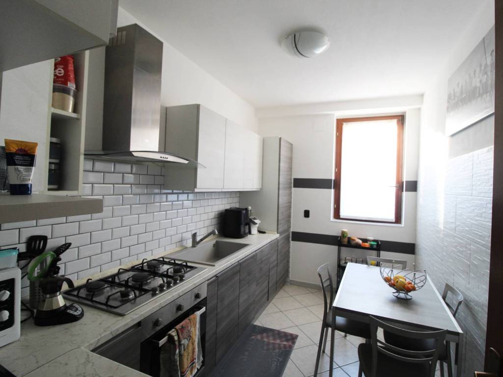 Appartamento a Gorla minore in Via Roma, 11 - Foto 4