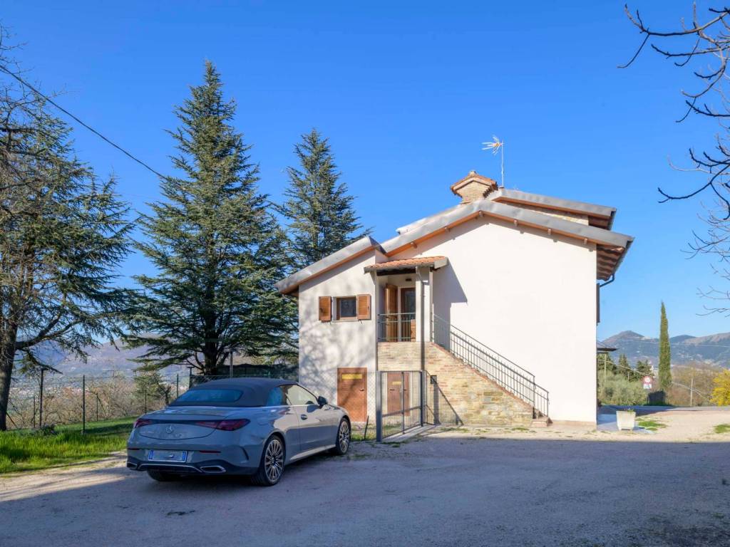 Casa indipendente a Gubbio in Strada Provinciale di Montelovesco, 2 - Foto 2