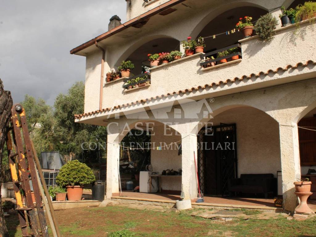 Villa a Aprilia in Via delle Ortensie, 32 - Foto 2