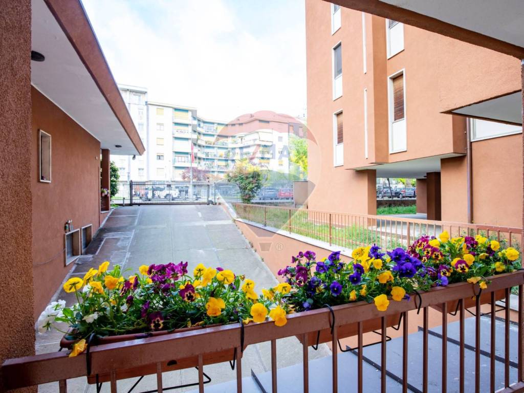 Appartamento a Legnano in PIAZZA CARROCCIO, 10 - Foto 2