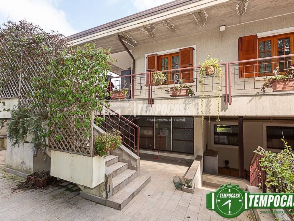 Appartamento a Nuvolera in Viale Valtenesi 7 - Foto 2