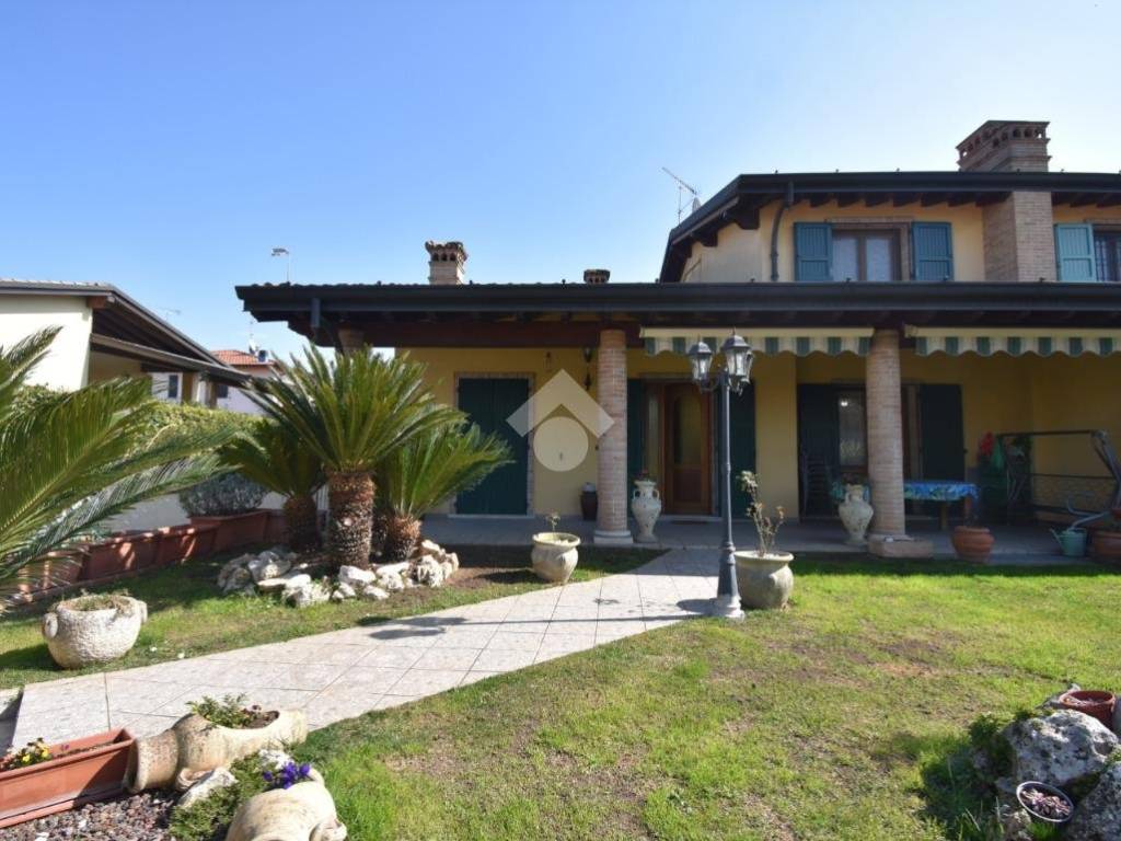Villa a Castiglione delle stiviere in Via Bernardo Ordanino, 14 - Foto 4
