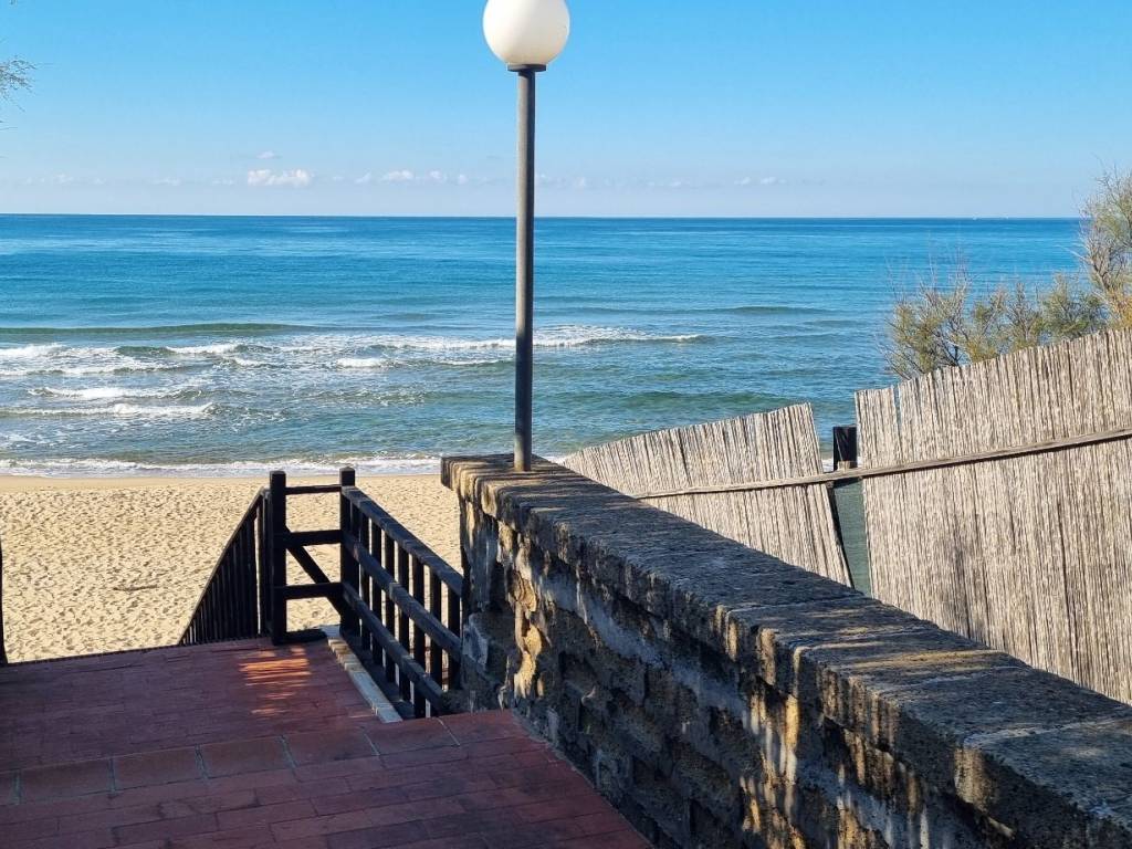 Villa a Sabaudia in Strada Lungomare Pontino - Foto 4