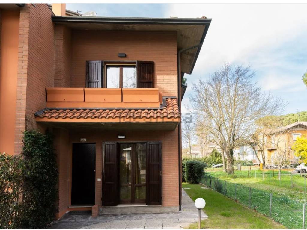 Villa a Cervia in Viale Giuseppe Di Vittorio, 88 - Foto 2