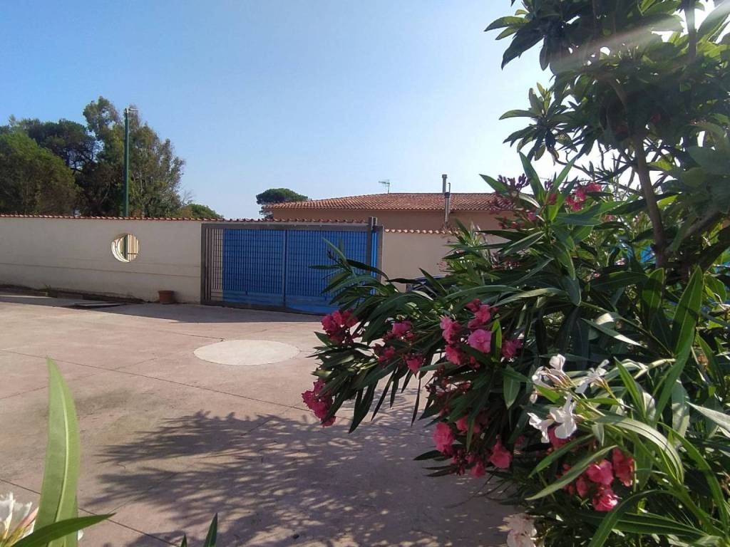 Villa a Minturno in Via BETTINO CRAXI, 27 - Foto 3