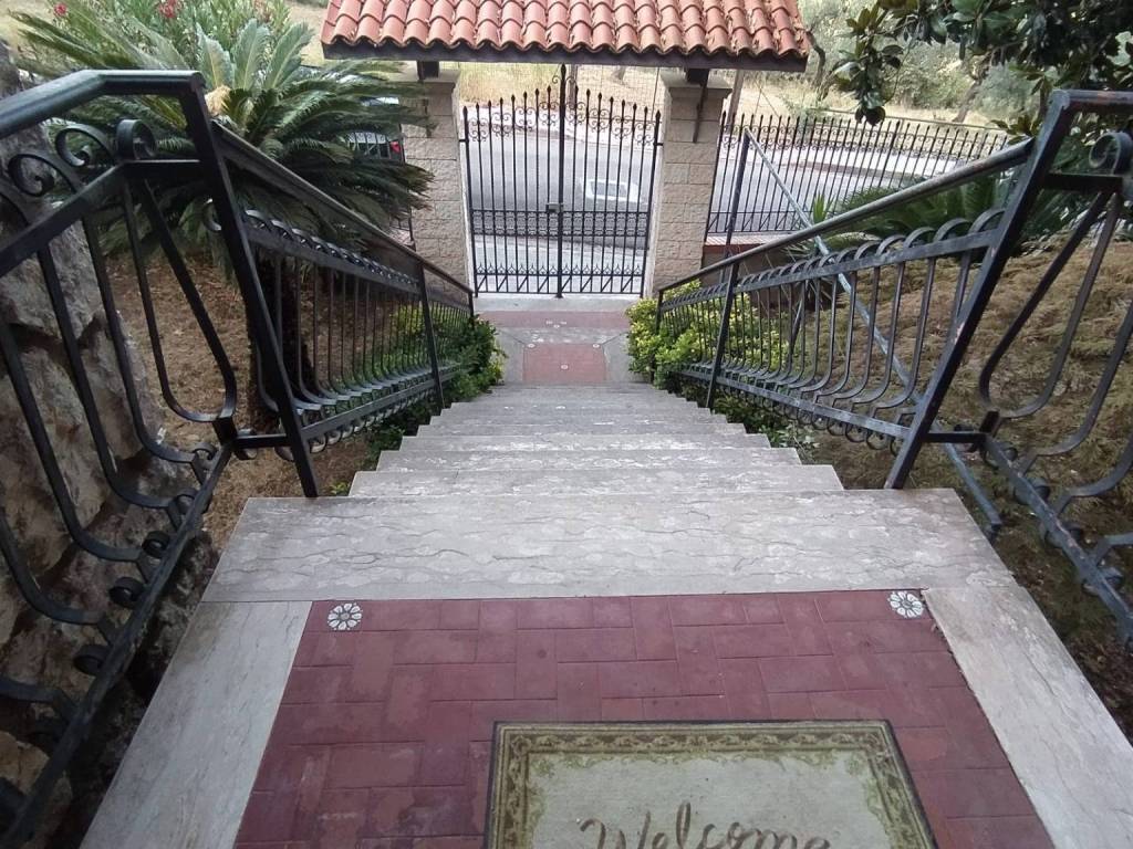 Villa a Santi cosma e damiano in Via Giuseppe Romita, 26 - Foto 2