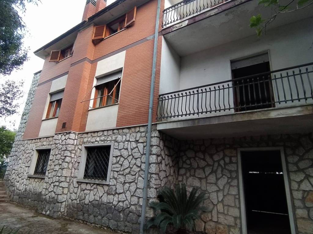 Villa a Santi cosma e damiano in Via Giuseppe Romita, 26 - Foto 3