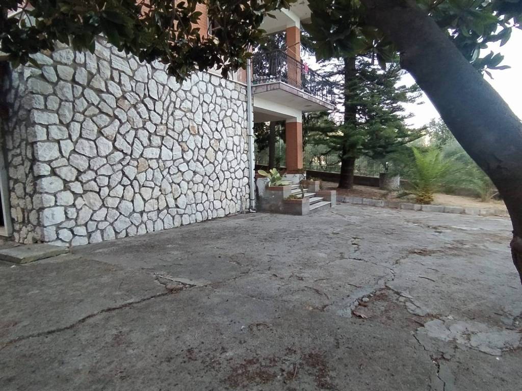 Villa a Santi cosma e damiano in Via Giuseppe Romita, 26 - Foto 4
