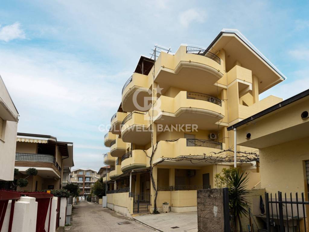Palazzo / stabile a Tortoreto in Via Edmondo De Amicis - Foto 2