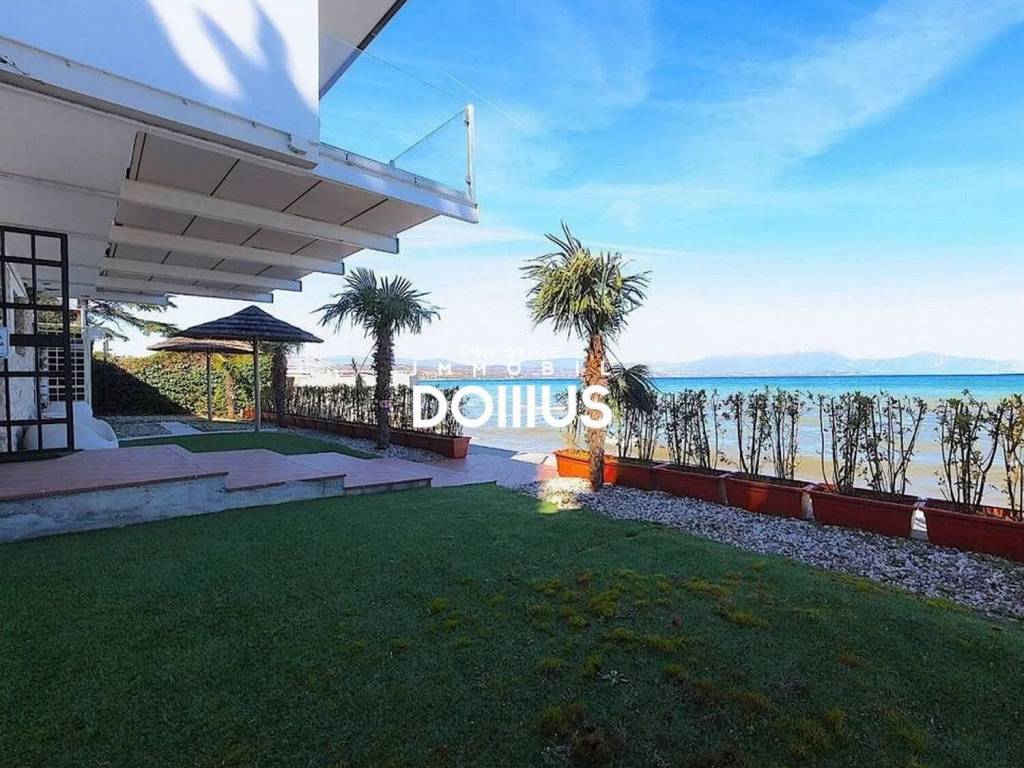 Villa a Desenzano del garda in Area Residenziale Villa A Lago Desenzano Centro - Foto 5
