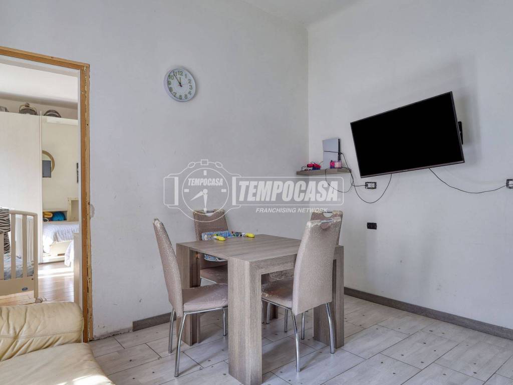 Appartamento a Arcisate in Via Martinelli Foscarini - Foto 2