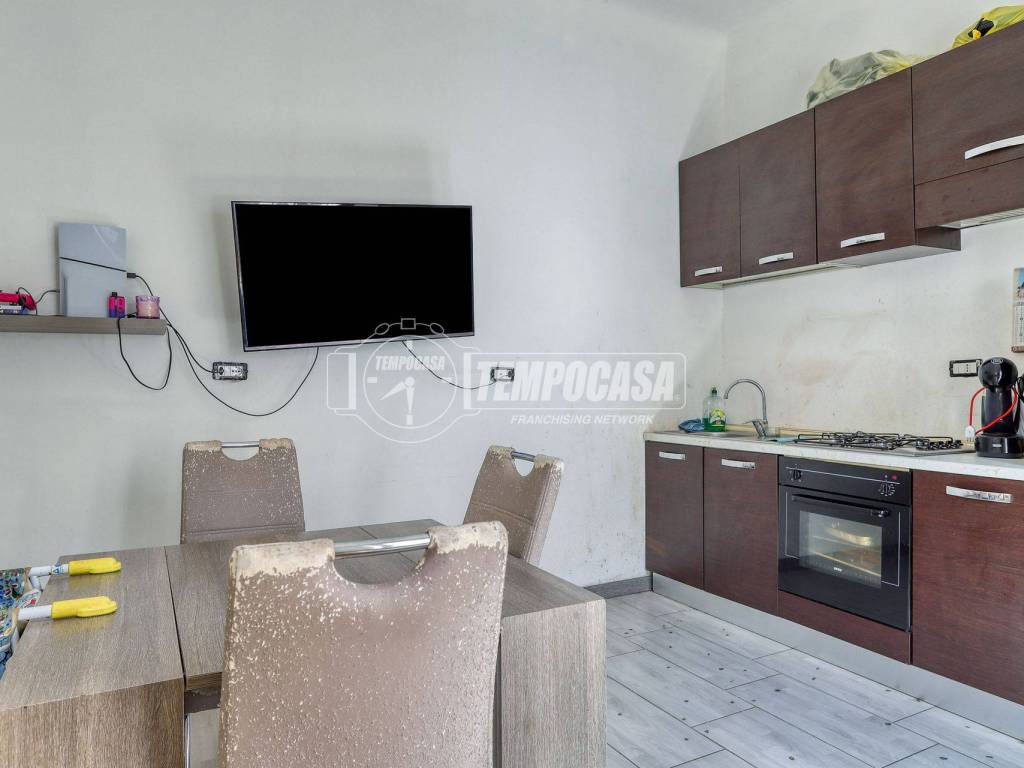 Appartamento a Arcisate in Via Martinelli Foscarini - Foto 4